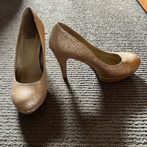 💜3/$12 Sparkly Gold Stiletto Heel Platform Pumps